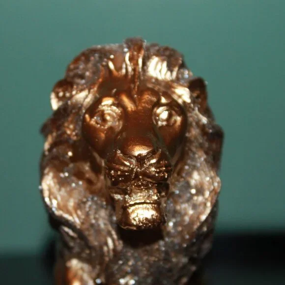 Brand New Gold Resin Lion Statue Ornament Home Decor with Glittery Head - Picture 6 of 11